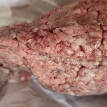 Köfteci Yusuf Kıyma Yerine Beyaz Bişi Göndermiş