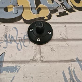 Kozmos Müzik Aletleri Elektro Gitar Duvar Askısı Kırıldı