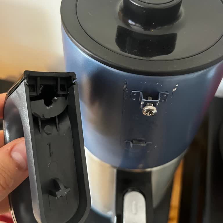 Arzum Demlik Sapı Kırıldı