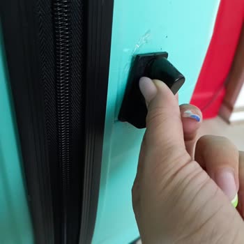 Migros'un Sattığı Fossil Pp Valiz