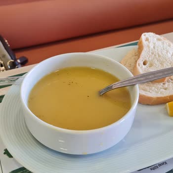 İzmir Mavişehir Köfteci Ramiz. En Kötü Çorba Ve Köri Soslu Tavuk.