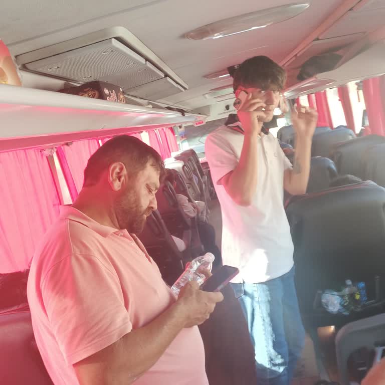 Özlem Mardin Vif Otobüs Te Bilet Alıp Ayakta Yolculuk Etmek