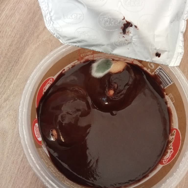Eker Profiterol Tatlısı