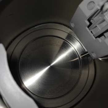 Smeg Kettle İçinde Kırık Parça Var Ve İçi İlk Kullanımda Kotu Oldu