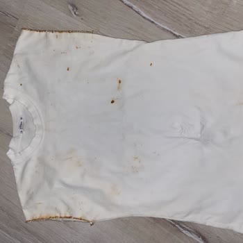 Addax Marka Tişörtümdeki Kol Kısmında Bulunan Parıltıların Paslanması