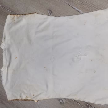 Addax Marka Tişörtümdeki Kol Kısmında Bulunan Parıltıların Paslanması