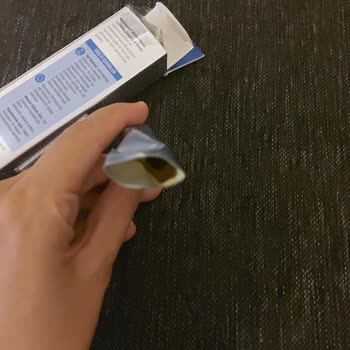 Neutrogena Göz Kremi Defolu