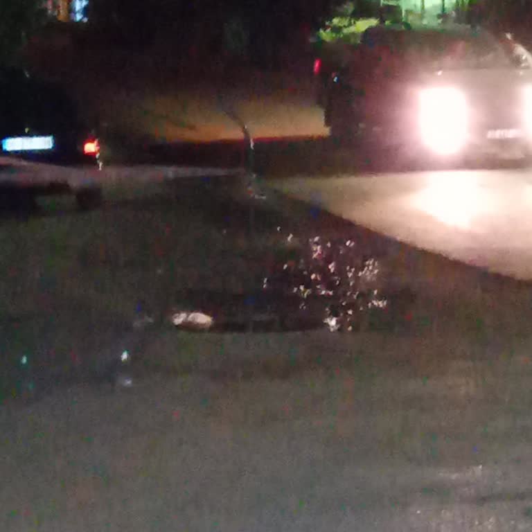 İzmir Büyükşehir Belediyesi Lağım Suyu Artık Yerin Altında Değil, Kaç Aydır Mahallenin Ortasında