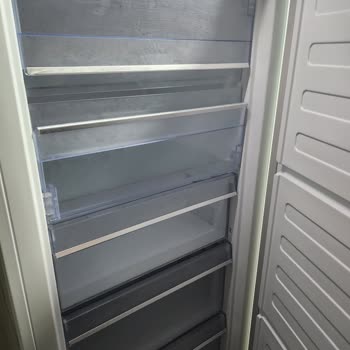 Beko Derin Dondurucu Garantili Üründe Acil Değişim Talep Ediyorum.