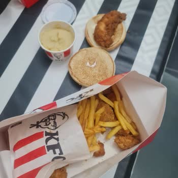 KFC Eksik Ve Boş Hamburger Ve Buz Gibi Gelen Ürün