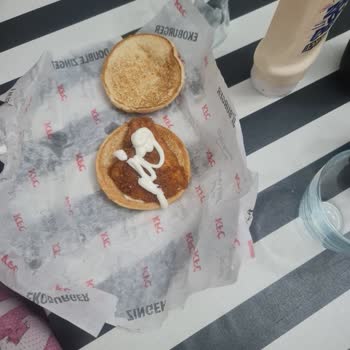 KFC Eksik Ve Boş Hamburger Ve Buz Gibi Gelen Ürün
