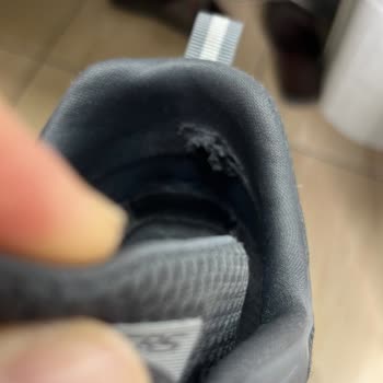 Boyner Ve Skechers Müşteriyi Apt. Yerine Koyup Çürümüş Ayakkabı Sattı