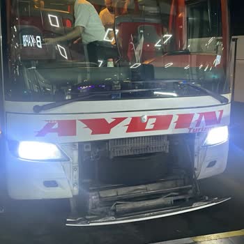 Lüx Aydın Turizm Otobüs Otogara Patlak Lastikle Geldi, Bilet İadesi İstiyorum.