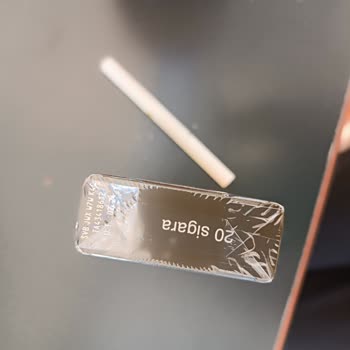 Marlboro Sigara Üzerinde Leke Var