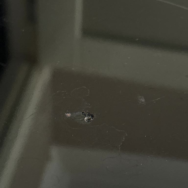 Garantili Bosch Elektrikli Ocak Yüzeyi Delindi. Bayi Ücret İstedi.