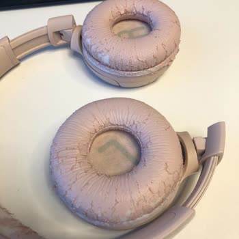 JBL Marka Kulaklığımın Derisi Az Kullanıma Rağmen Mahvoldu
