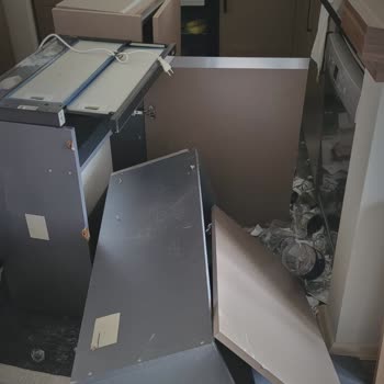 Mersin Oktay İnşaat Mix Motto Sitesindeki Dairemin Mutfak Dolabı Çöktü