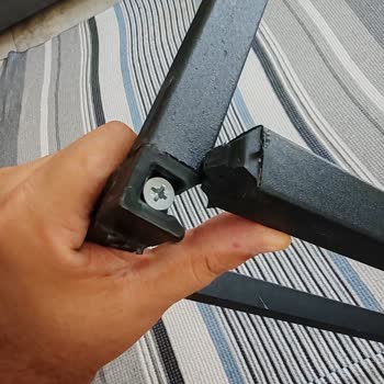 Bofigo Firmasının Sehpaları Parçalanıyor