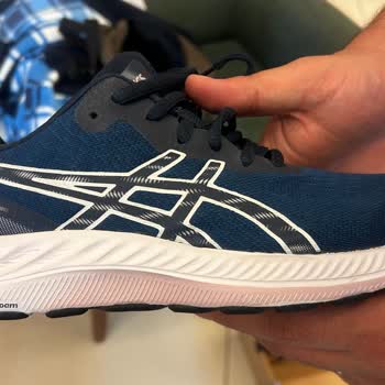 Asics Ayakkabımın Burnu Delindi Hem De İlk Aylarda