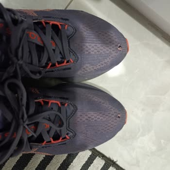 Asics Ayakkabımın Burnu Delindi Hem De İlk Aylarda