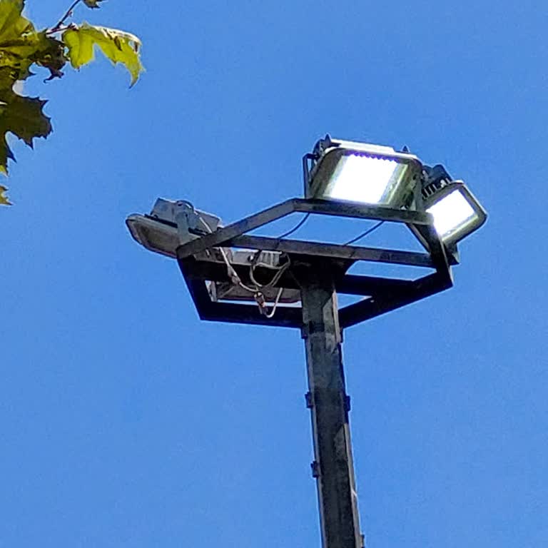 Pendik Belediyesi Şikayetimin Üzerinden 2 Saat Geçmesine Rağmen Sönmeyen Aydınlatmalar