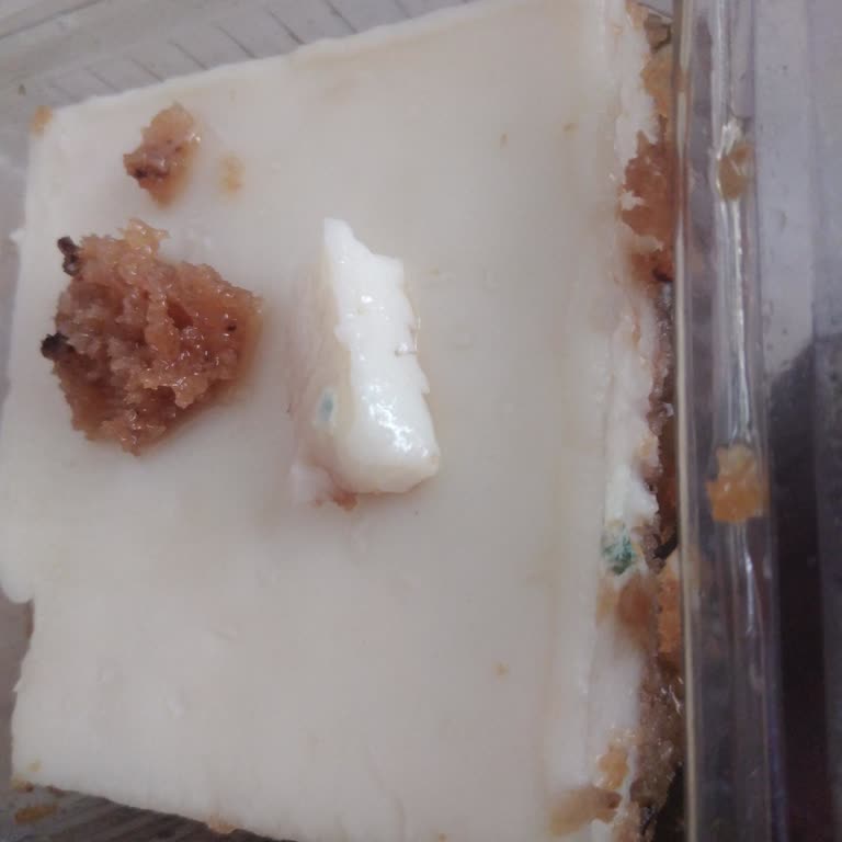 BİM Küflenmiş Kıbrıs Tatlısı Satışı