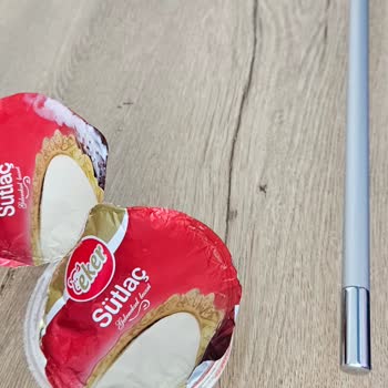 Eker Sütlaç Çift Ambalaj SKT Ve Parti No Fotoğrafta Gösterildi