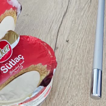 Eker Sütlaç Çift Ambalaj SKT Ve Parti No Fotoğrafta Gösterildi