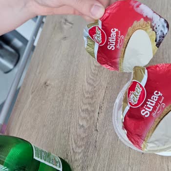 Eker Sütlaç Çift Ambalaj SKT Ve Parti No Fotoğrafta Gösterildi