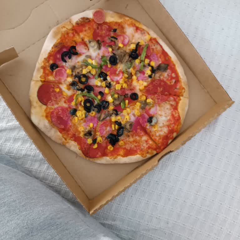 PizzaLazza Orta Boy Küçük Geldi