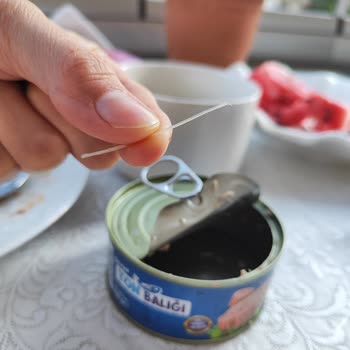 Derya Ton Balığı Konserve İçinden Kılçık Çıktı