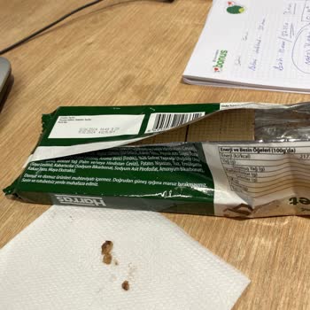 Harras Gofret İçinden Çıkan Taşa Benzeyen Sert Cisim.
