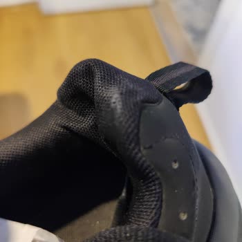 Under Armour 4 Aylık Ayakkabı Her Yerinden Sökülüyor