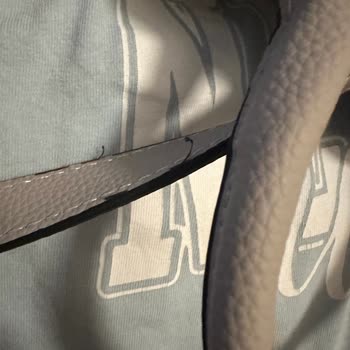 U.S. Polo Assn. Çanta Kenarı Kıyafeti Boyuyor
