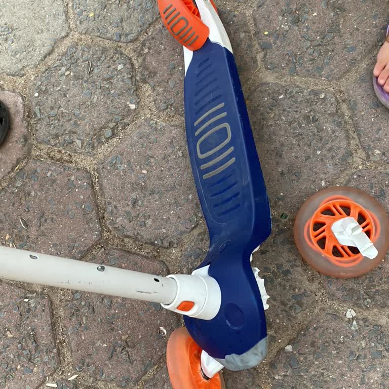 Musti Tur Servis Hızlıydı Çocuğumun Arabasını Ezdi