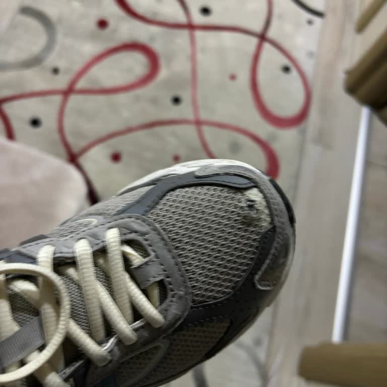 adidas İki Ayda Ayakkabımın Ucu Yırtıldı