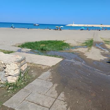 Erdemli Belediyesi Halk Plajındaki Kötü Görünüm