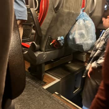 Kamil Koç 40 Dakika Gecikme. Otobüs İçi Çöplük. Personel Yetersiz.