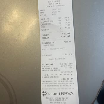 Köfteci Yusuf Ekmeğin İçerisinden Plastik Çıktı