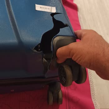 A Jet Valizim Parçalandı