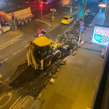İBB - İstanbul Büyükşehir Belediyesi Evlerin Önünde Gece Çalışmaları Çocukları Uyutmuyor