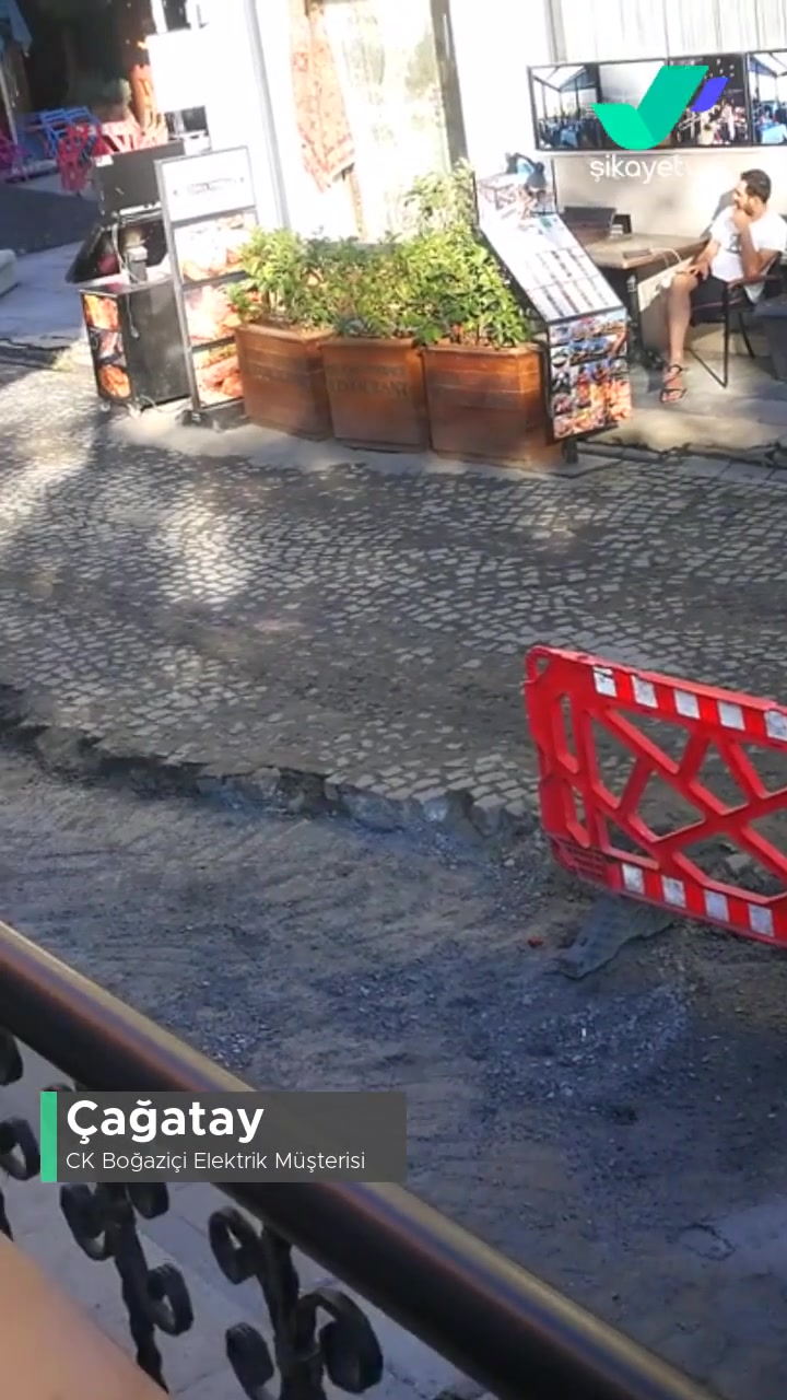 CK Boğaziçi Elektrik 20 Saattir Telefonumuz İnternetimiz Elektriğimiz Yok! videonun kapak resmi