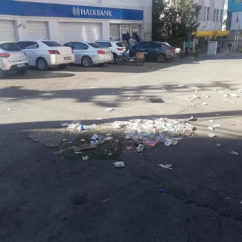 Ergani Belediyesi Temizlikçilerin Kapı Önlerini Temizlememe Sorunu