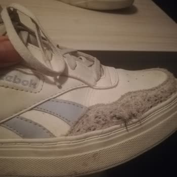 Hepsiburada FLO Dan Reebok Ayakkabı Aldım Şikayetçiyim.