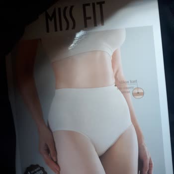 Pınar Tekstil (İzmit) Kutunun Üzerindeki Bedenle İçindeki Beden Aynı Çıkmadı