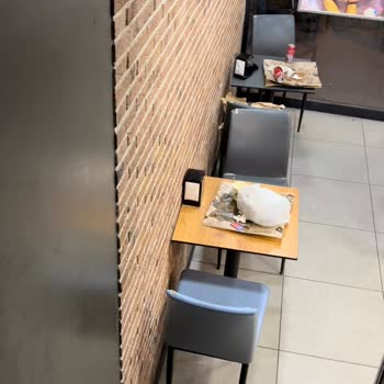 Domino's Pizza Şubesinde Hijyen Sorunu Ve İlgisiz Personel