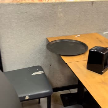 Domino's Pizza Şubesinde Hijyen Sorunu Ve İlgisiz Personel