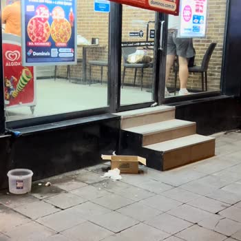 Domino's Pizza Şubesinde Hijyen Sorunu Ve İlgisiz Personel