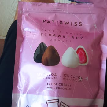 Patiswiss Çilek Kaplı Çikolatanın Üzerindeki Küfler