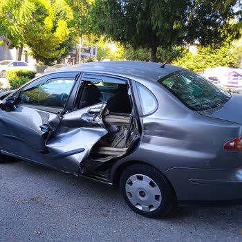 Şah Kargo Uluslararası Taşımacılık Araba Vurup Kaçma